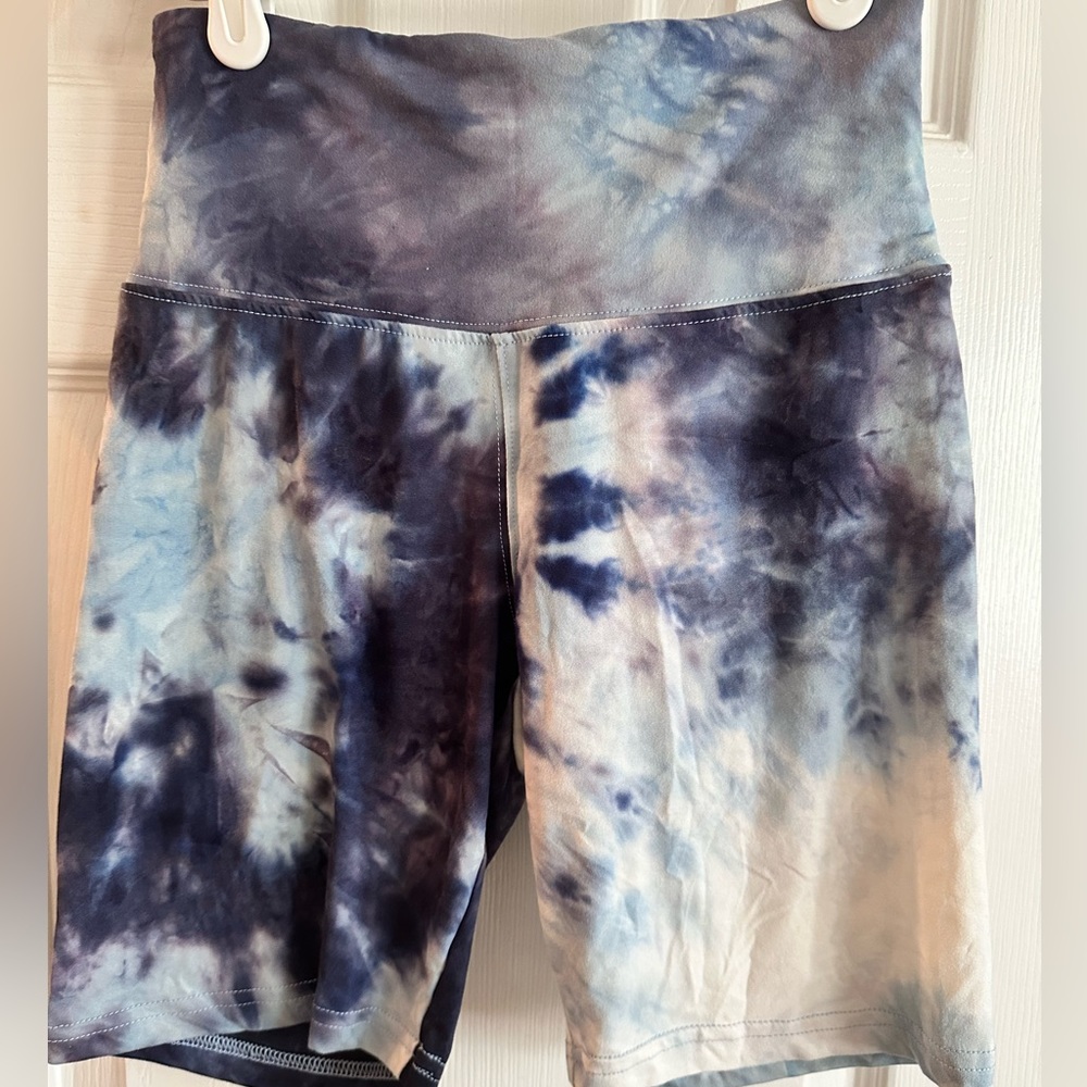 New Small Wallflower Tie Dye Biker Short